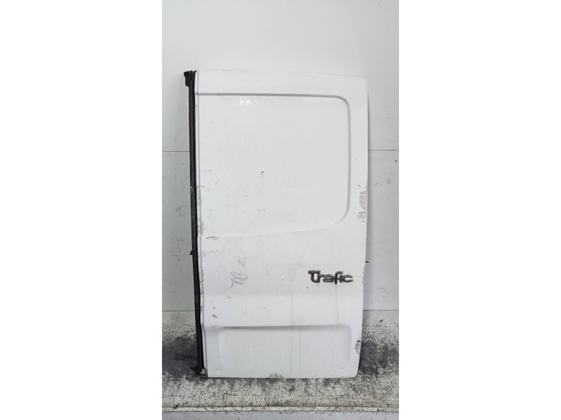 Recambio de puerta trasera derecha para renault trafic caja cerrada (ab 4.01) doble cabina l1h1 2,9t referencia OEM IAM CIEGA  