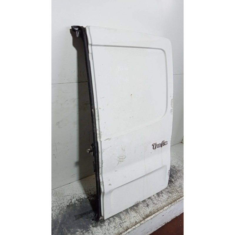 Recambio de puerta trasera derecha para renault trafic caja cerrada (ab 4.01) doble cabina l1h1 2,9t referencia OEM IAM CIEGA  