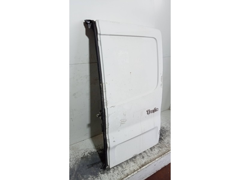Recambio de puerta trasera derecha para renault trafic caja cerrada (ab 4.01) doble cabina l1h1 2,9t referencia OEM IAM CIEGA  