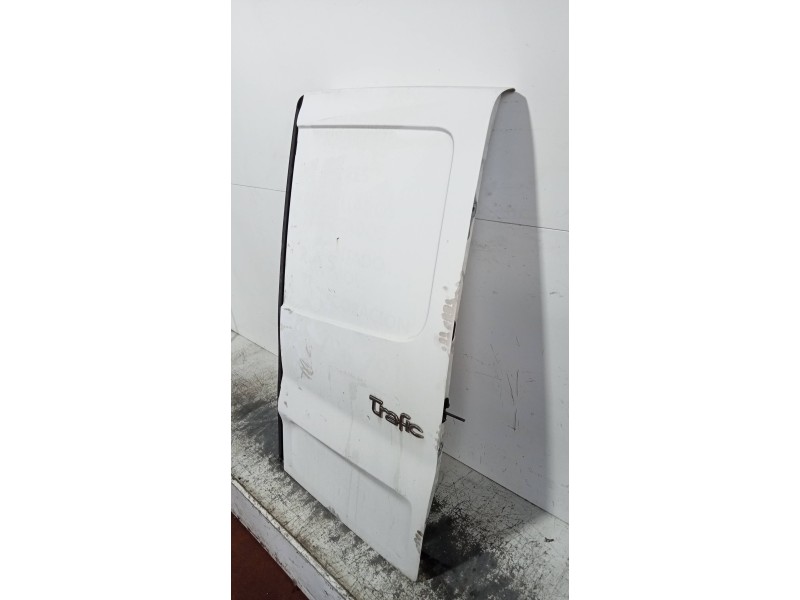 Recambio de puerta trasera derecha para renault trafic caja cerrada (ab 4.01) doble cabina l1h1 2,9t referencia OEM IAM CIEGA  
