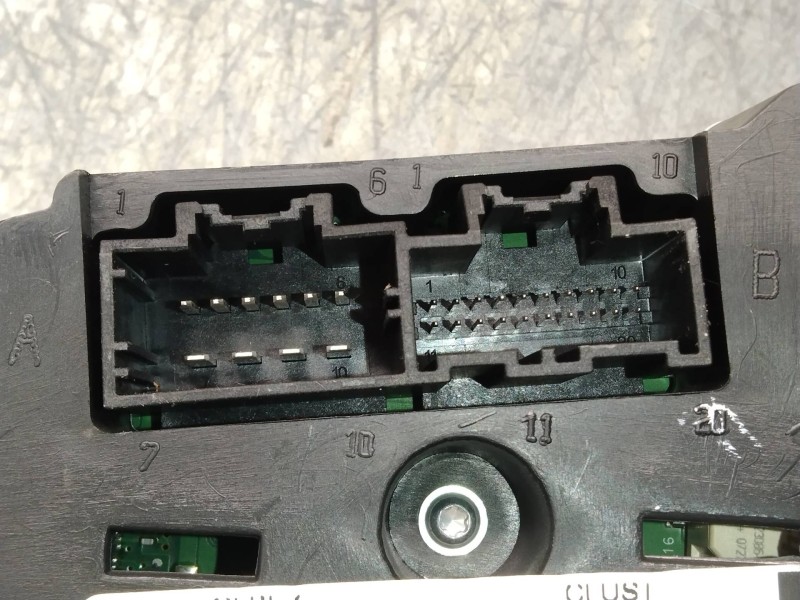 Recambio de cuadro instrumentos para dodge caliber s referencia OEM IAM P68026901AB  