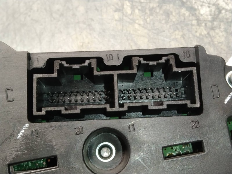 Recambio de cuadro instrumentos para dodge caliber s referencia OEM IAM P68026901AB  