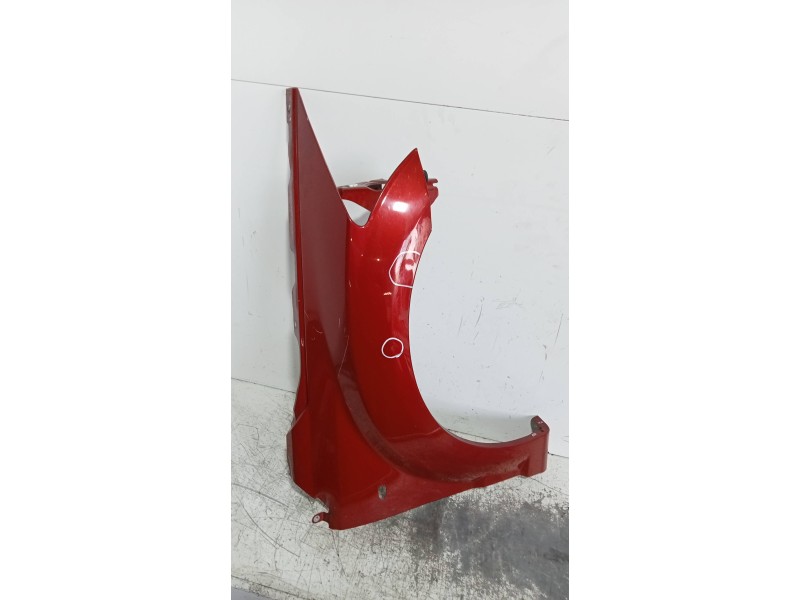 Recambio de aleta delantera izquierda para dodge caliber s referencia OEM IAM   