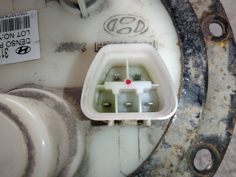 Recambio de bomba combustible para hyundai getz (tb) 1.3 básico referencia OEM IAM 311101C000 083000750 