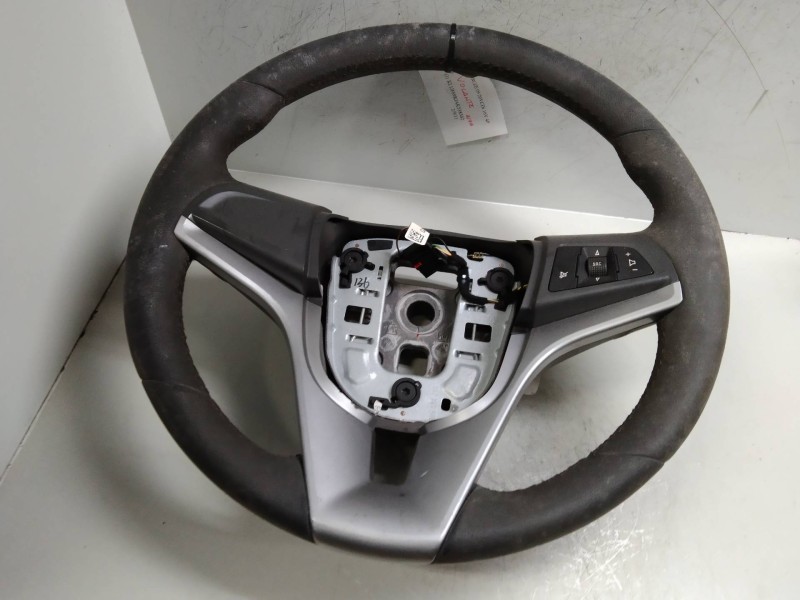 Recambio de volante para chevrolet cruze referencia OEM IAM   