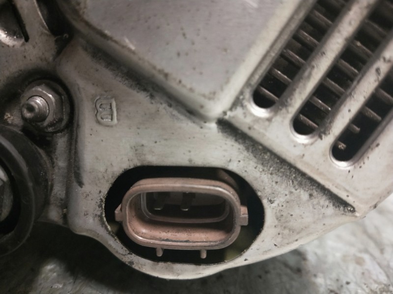 Recambio de alternador para kia sorento 2.5 crdi vgt ex2 referencia OEM IAM   