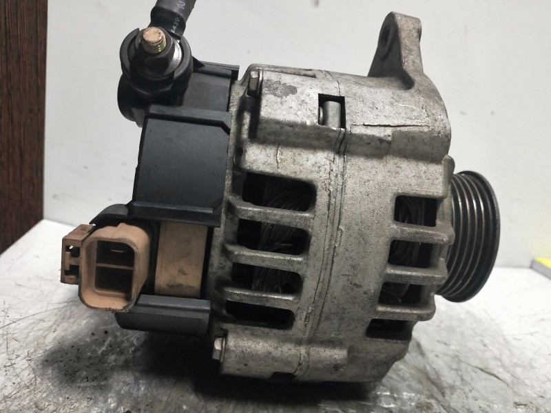 Recambio de alternador para kia magentis v6 se referencia OEM IAM 3730037250  