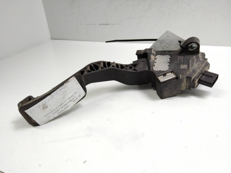Recambio de potenciometro pedal para toyota yaris connect referencia OEM IAM 781100D011  