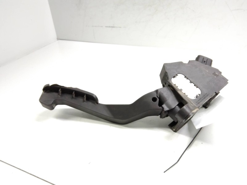Recambio de potenciometro pedal para toyota yaris connect referencia OEM IAM 781100D011  