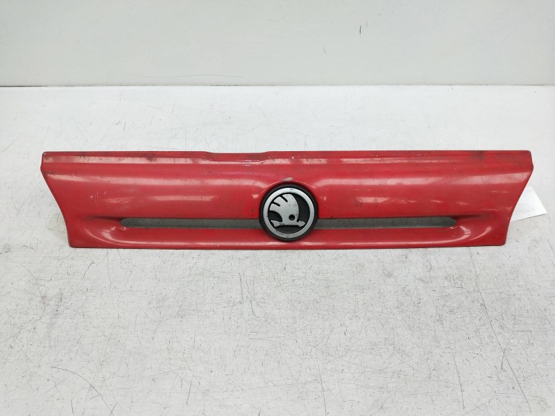 Recambio de rejilla delantera para skoda favorit (781) referencia OEM IAM    Recambio de rejilla delantera para skoda favorit (781) referencia OEM IAM