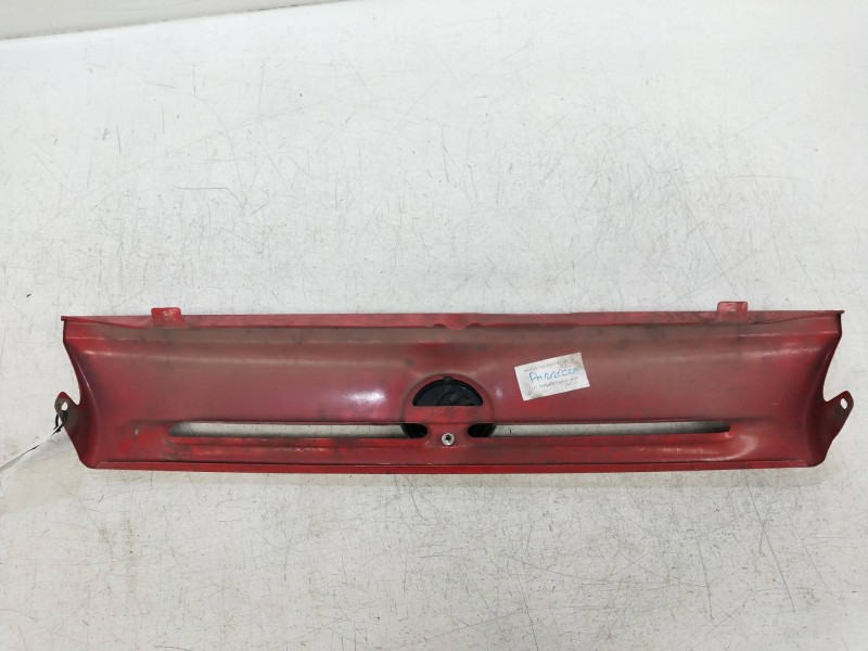 Recambio de rejilla delantera para skoda favorit (781) referencia OEM IAM    Recambio de rejilla delantera para skoda favorit (781) referencia OEM IAM