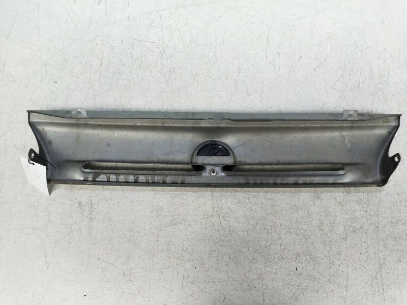 Recambio de rejilla delantera para skoda favorit (781) ls referencia OEM IAM   