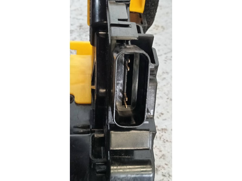 Recambio de motor cierre centralizado delantero derecho para kia cee´d x-tech referencia OEM IAM 81320A2410  