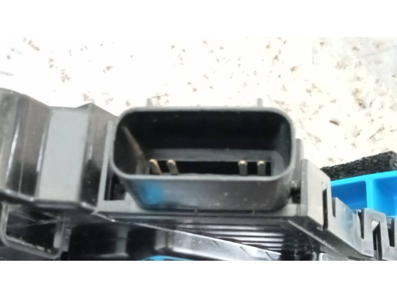 Recambio de motor cierre centralizado trasero izquierdo para kia cee´d x-tech referencia OEM IAM 81410A2400  