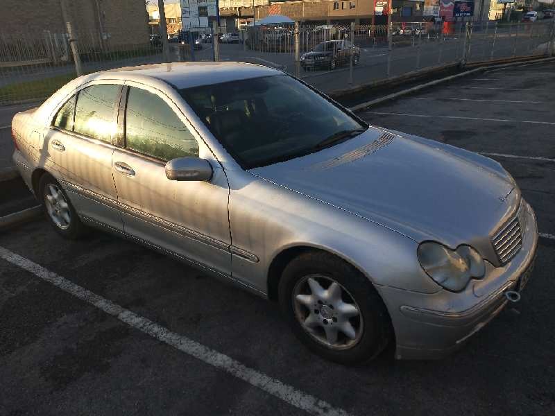 mercedes clase c (w203) berlina del año 2001
