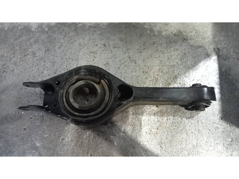 Recambio de brazo suspension inferior trasero derecho para kia cee´d x-tech referencia OEM IAM   