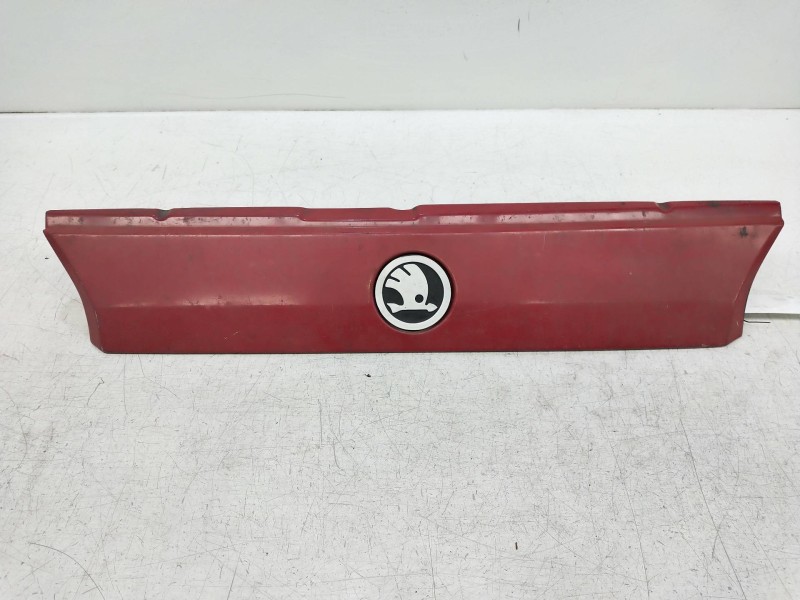 Recambio de rejilla delantera para skoda favorit (781) referencia OEM IAM    Recambio de rejilla delantera para skoda favorit (781) referencia OEM IAM