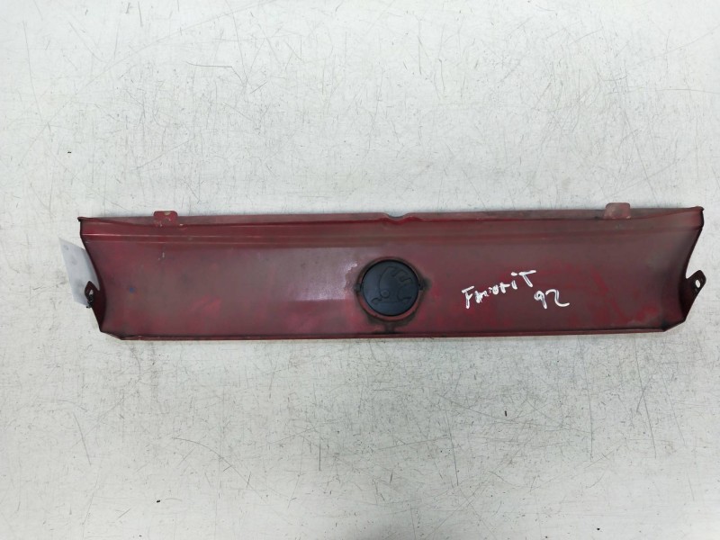 Recambio de rejilla delantera para skoda favorit (781) referencia OEM IAM    Recambio de rejilla delantera para skoda favorit (781) referencia OEM IAM