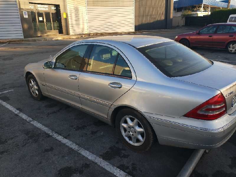 mercedes clase c (w203) berlina del año 2001