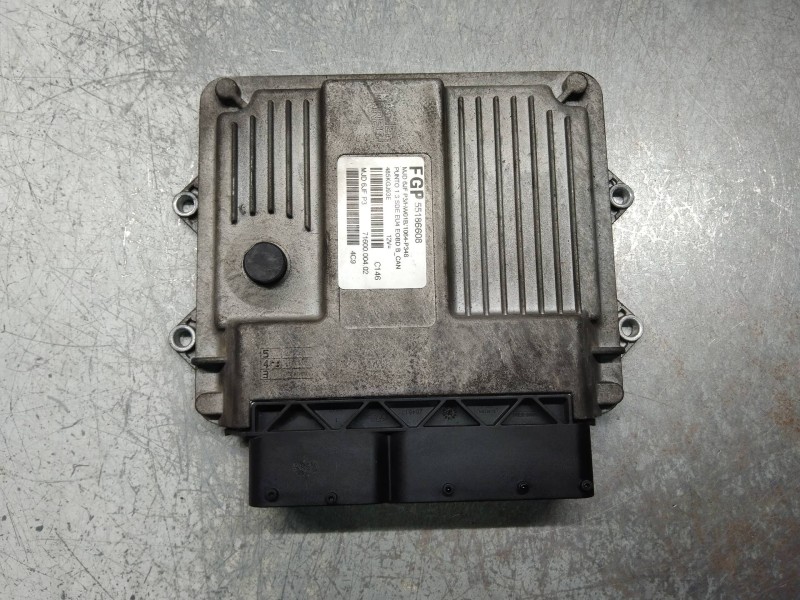 Recambio de centralita motor uce para fiat punto berlina (188) 1.9 jtd 85 dynamic referencia OEM IAM 55186608 MJD6JFP3 