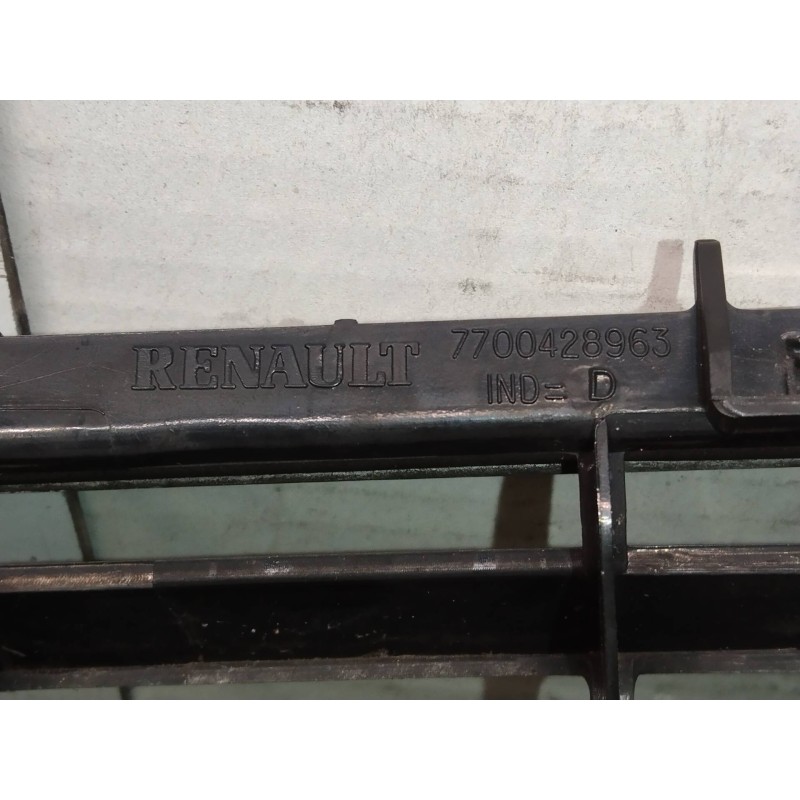 Recambio de rejilla delantera para renault megane i fase 2 berlina (ba0) 1.9 dti diesel cat referencia OEM IAM 7700428963  IZQUI