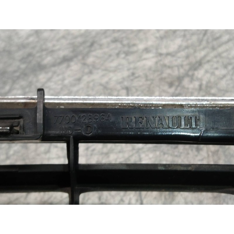Recambio de rejilla delantera para renault megane i fase 2 berlina (ba0) 1.9 dti diesel cat referencia OEM IAM 7700428964  DEREC