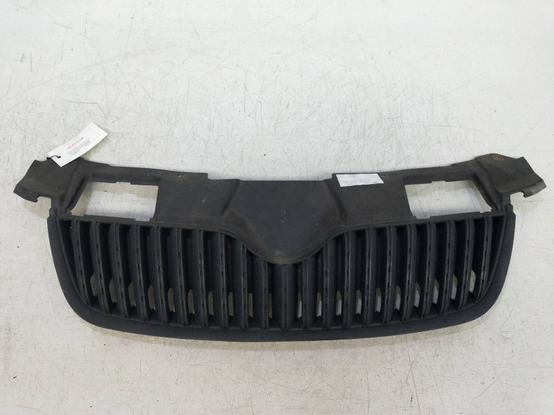 Recambio de rejilla delantera para skoda praktik 1.4 tdi referencia OEM IAM   