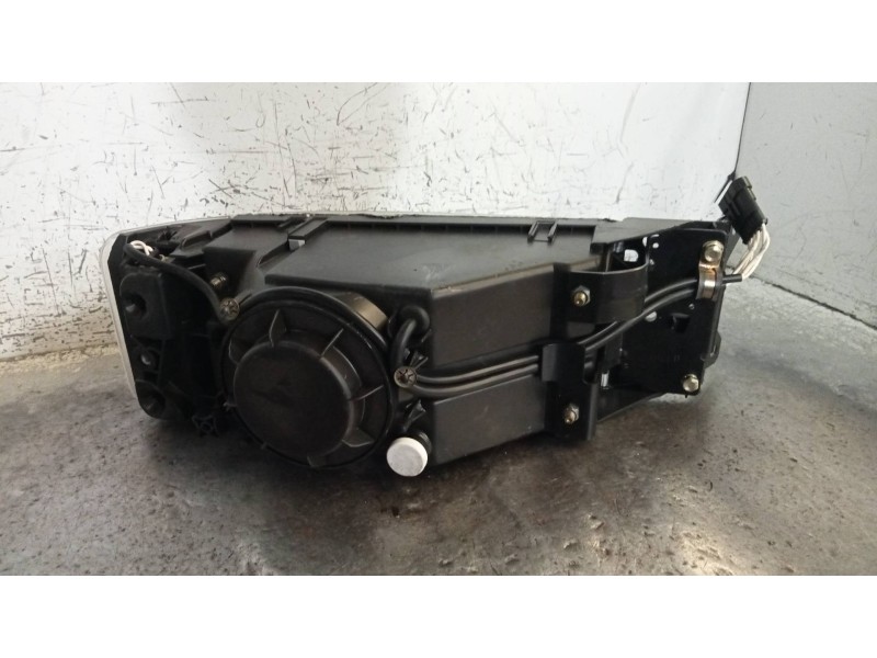 Recambio de faro derecho para iveco eurocargo tector chasis  (modelo 65 e 13) tráfico urbano referencia OEM IAM   
