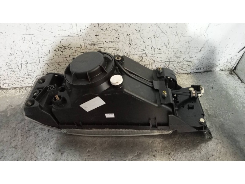 Recambio de faro derecho para iveco eurocargo tector chasis  (modelo 65 e 13) tráfico urbano referencia OEM IAM   