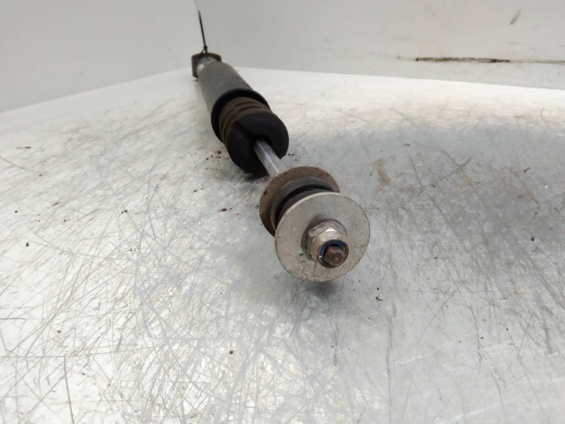 Recambio de amortiguador trasero para dacia logan 1.4 cat referencia OEM IAM   