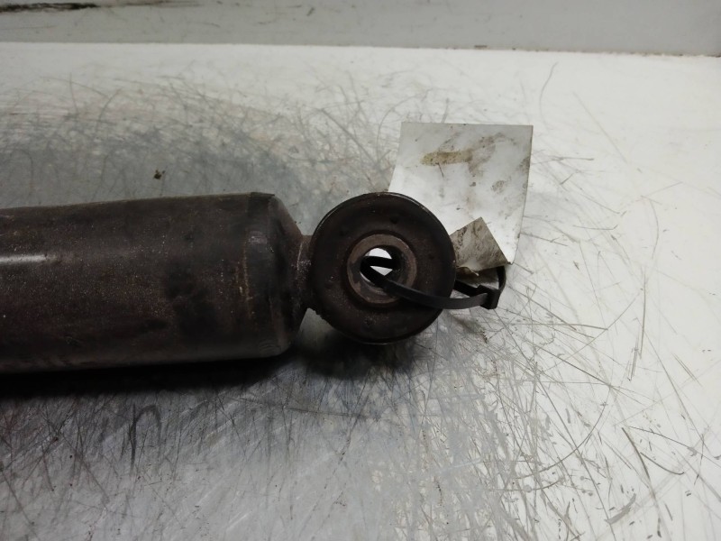 Recambio de amortiguador trasero para dodge nitro se referencia OEM IAM    Recambio de amortiguador trasero para dodge nitro se referencia OEM IAM