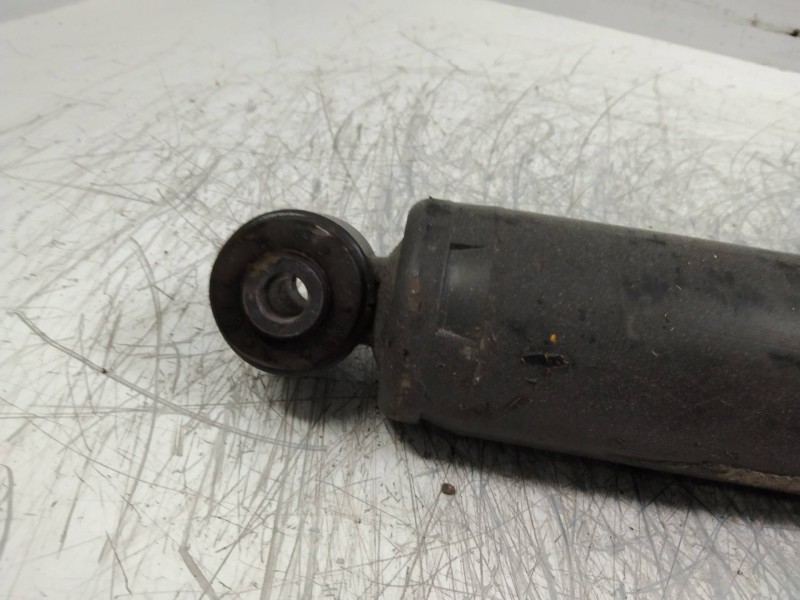 Recambio de amortiguador trasero para dodge nitro se referencia OEM IAM    Recambio de amortiguador trasero para dodge nitro se referencia OEM IAM