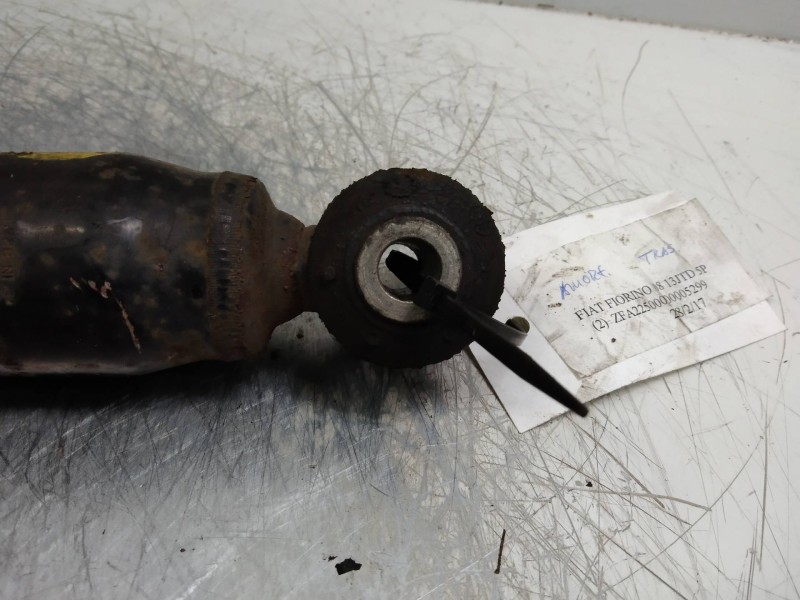 Recambio de amortiguador trasero para fiat fiorino 1.3 16v jtd cat referencia OEM IAM 51826233  