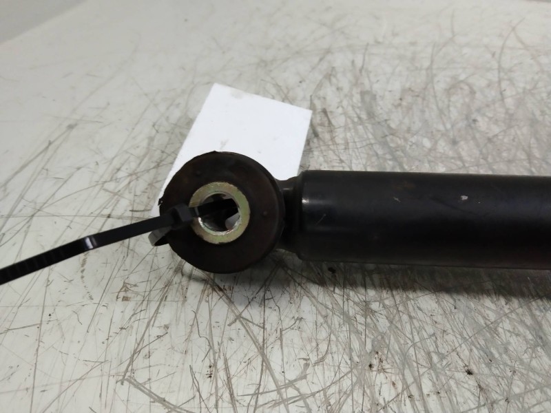 Recambio de amortiguador trasero para ford fiesta (cbk) fun referencia OEM IAM   