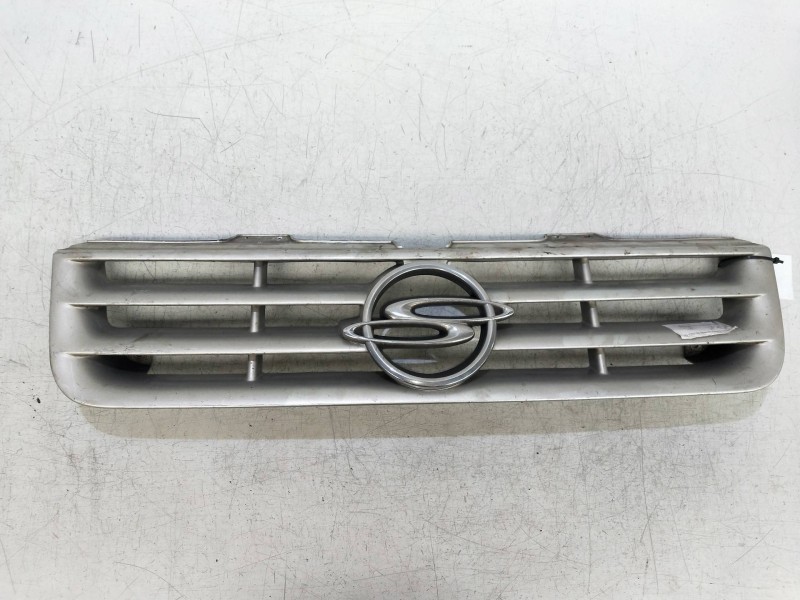 Recambio de rejilla delantera para ssangyong musso referencia OEM IAM   