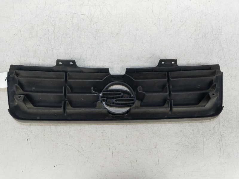Recambio de rejilla delantera para ssangyong musso referencia OEM IAM   