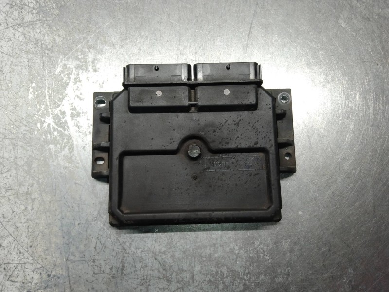 Recambio de centralita motor uce para renault megane i fase 2 berlina (ba0) 1.9 d authentique referencia OEM IAM R04010029H 8200