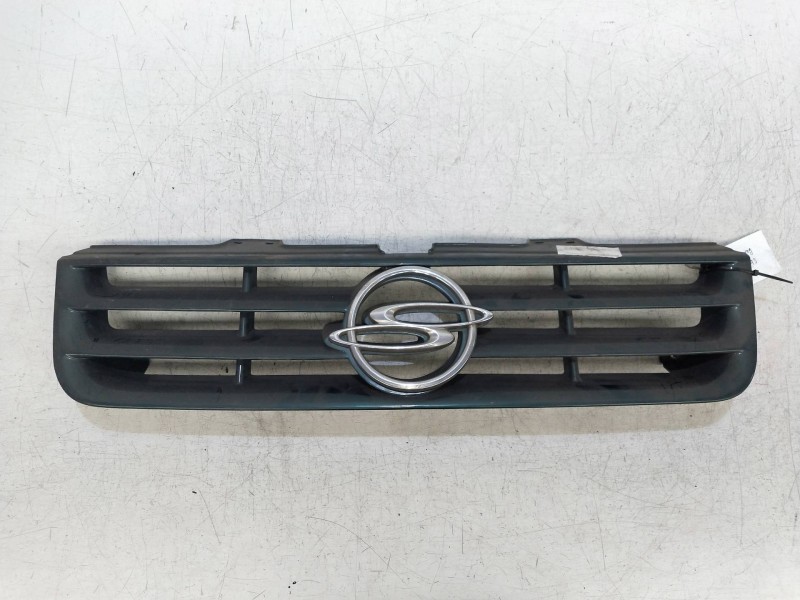 Recambio de rejilla delantera para ssangyong musso 2.9 turbodiesel cat referencia OEM IAM   
