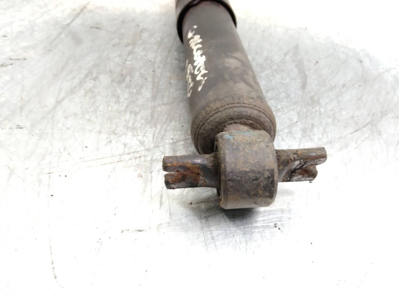 Recambio de amortiguador delantero para mitsubishi galloper (hyundai) 2.5 turbodiesel referencia OEM IAM   