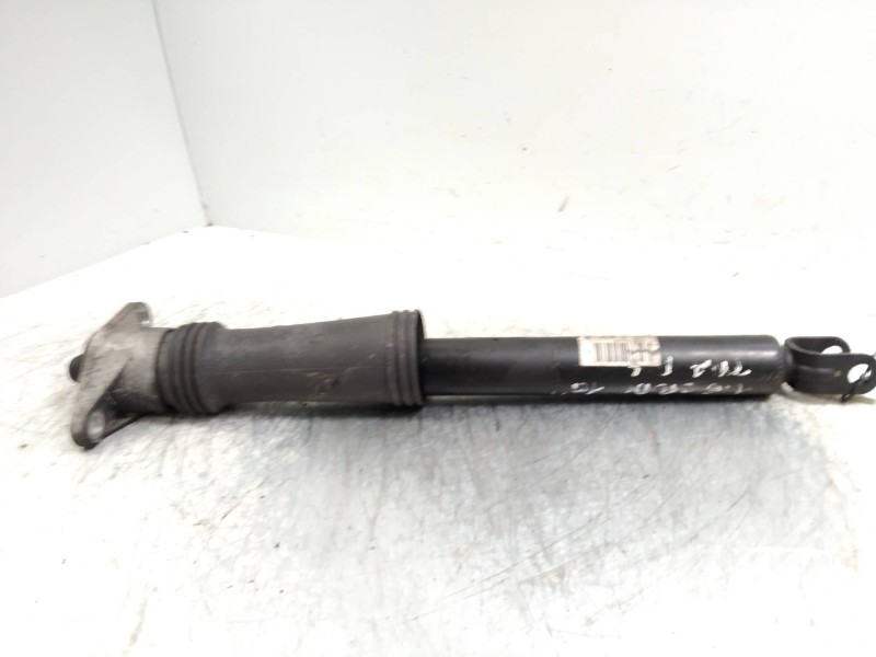 Recambio de amortiguador trasero para hyundai i30cw 1.6 crdi cat referencia OEM IAM 553102R700  