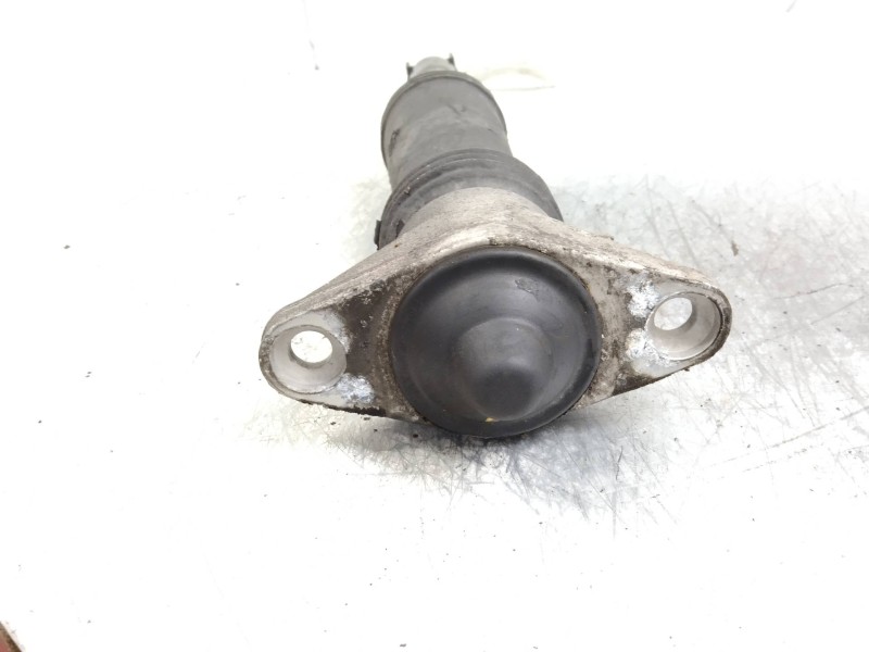 Recambio de amortiguador trasero para hyundai i30cw 1.6 crdi cat referencia OEM IAM 553102R700  