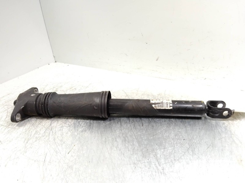 Recambio de amortiguador trasero para hyundai i30 1.6 crdi cat referencia OEM IAM 553102R700  