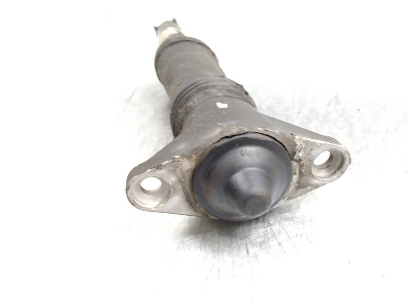 Recambio de amortiguador trasero para hyundai i30 1.6 crdi cat referencia OEM IAM 553102R700  