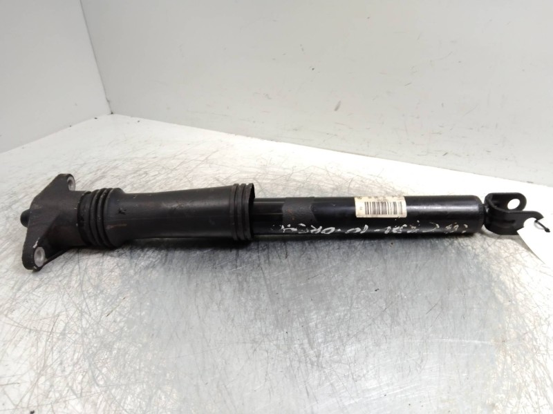 Recambio de amortiguador trasero para hyundai i30 1.6 crdi cat referencia OEM IAM 553102R700  