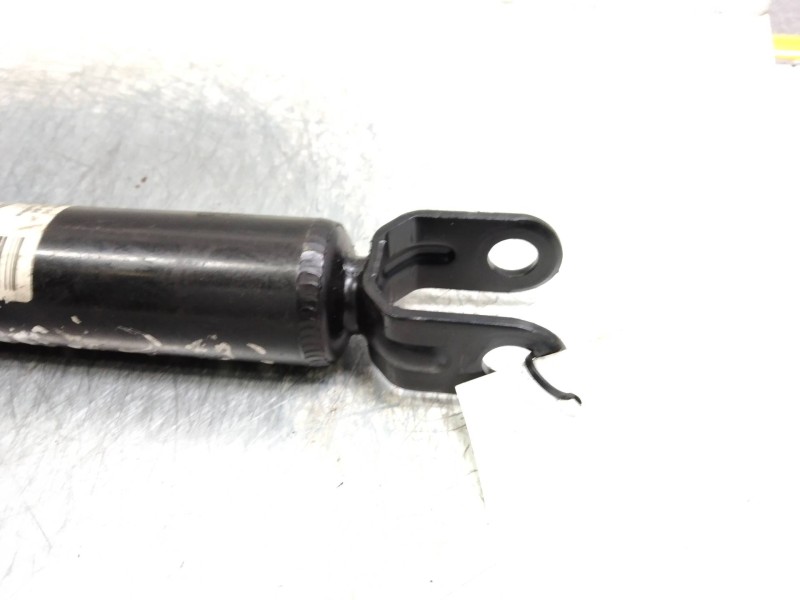 Recambio de amortiguador trasero para hyundai i30 1.6 crdi cat referencia OEM IAM 553102R700  