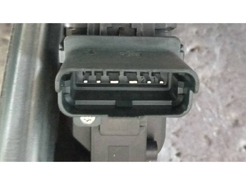 Recambio de elevalunas trasero izquierdo para renault megane iv berlina 5p limited + referencia OEM IAM 827218403R  