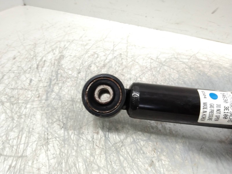 Recambio de amortiguador delantero izquierdo para kia sorento 2.5 crdi concept referencia OEM IAM 546303E100  