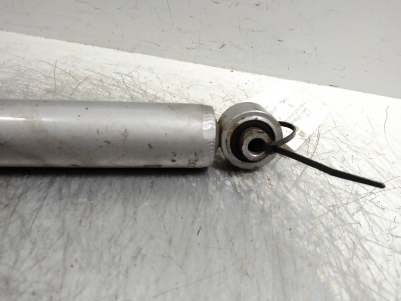 Recambio de amortiguador trasero para mercedes clase c (w202) berlina 2.5 diesel cat referencia OEM IAM   