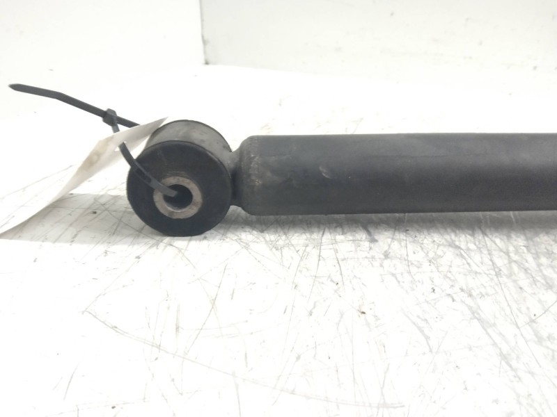 Recambio de amortiguador trasero para mitsubishi colt berlina 3 (cz) 1.3 atlantis referencia OEM IAM MR594131  
