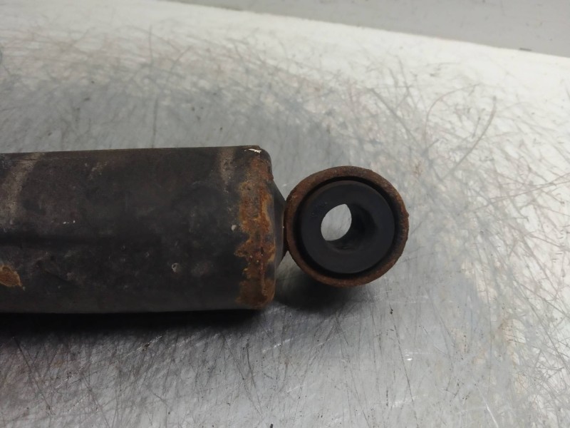Recambio de amortiguador trasero para mitsubishi montero sport (k90) 2.5 tdi intense kaiteki referencia OEM IAM   